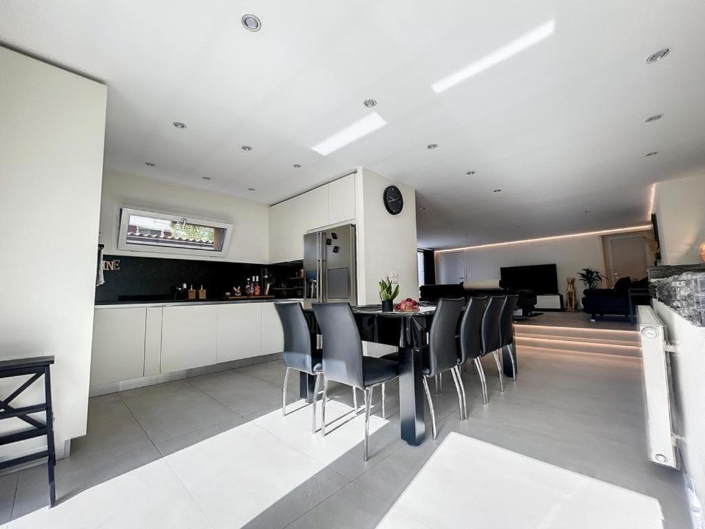 Appartement Moderne Avec Terrasse Et Piscine A Chatel Sur Bex ภายนอก รูปภาพ